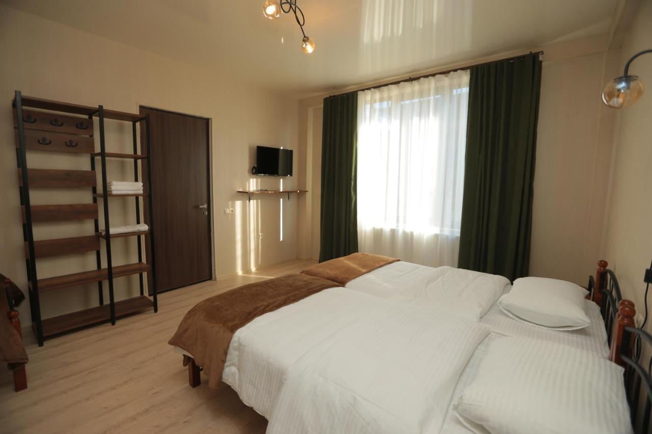 Chogo Hotel Kutaisi Exterior photo