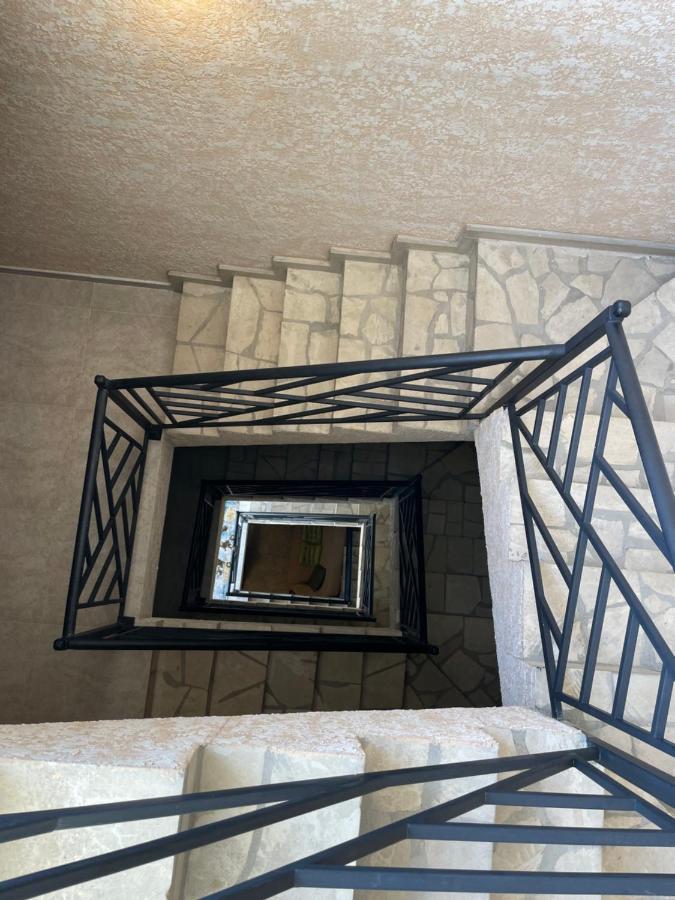 Chogo Hotel Kutaisi Exterior photo